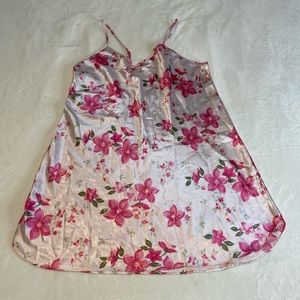Floral pattern silky pajamas